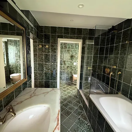 Stilvolles Retreat Mit Loggia & 2 Schlafzimmern נידרקאסל