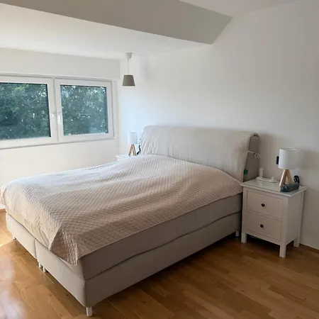 Stilvolles Retreat Mit Loggia & 2 Schlafzimmern Daire Niederkassel