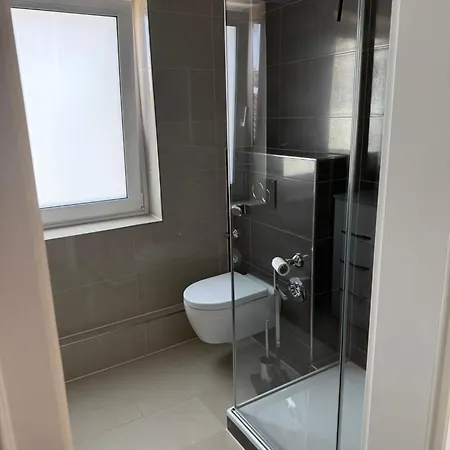 דירה Stilvolles Retreat Mit Loggia & 2 Schlafzimmern נידרקאסל