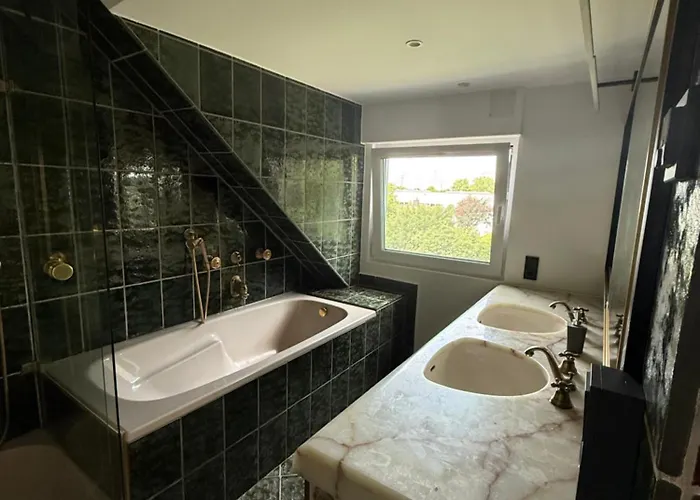 Stilvolles Retreat Mit Loggia & 2 Schlafzimmern * Niederkassel