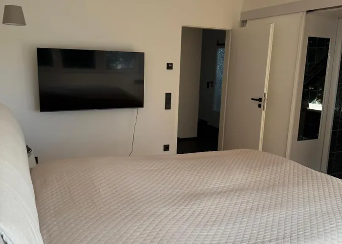 Stilvolles Retreat Mit Loggia & 2 Schlafzimmern Daire