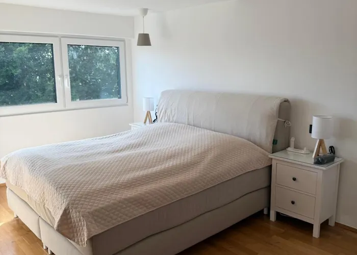 Stilvolles Retreat Mit Loggia & 2 Schlafzimmern Daire Niederkassel